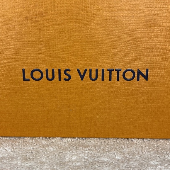 NIB Louis Vuitton Bloom LV Bracelet in Bleu Gaston Calfskin (9in) SOLD OUT - Picture 8 of 8
